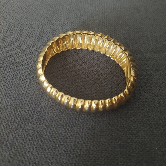 Vintage Gold Plated Clip On Bracelet - Picture 4 of 4